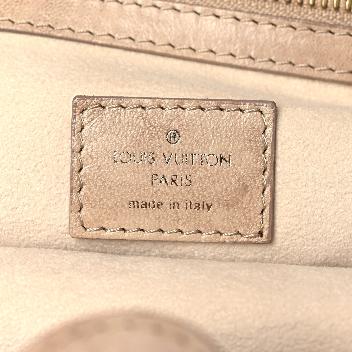 Lambskin Olympe Stratus PM Ecru
