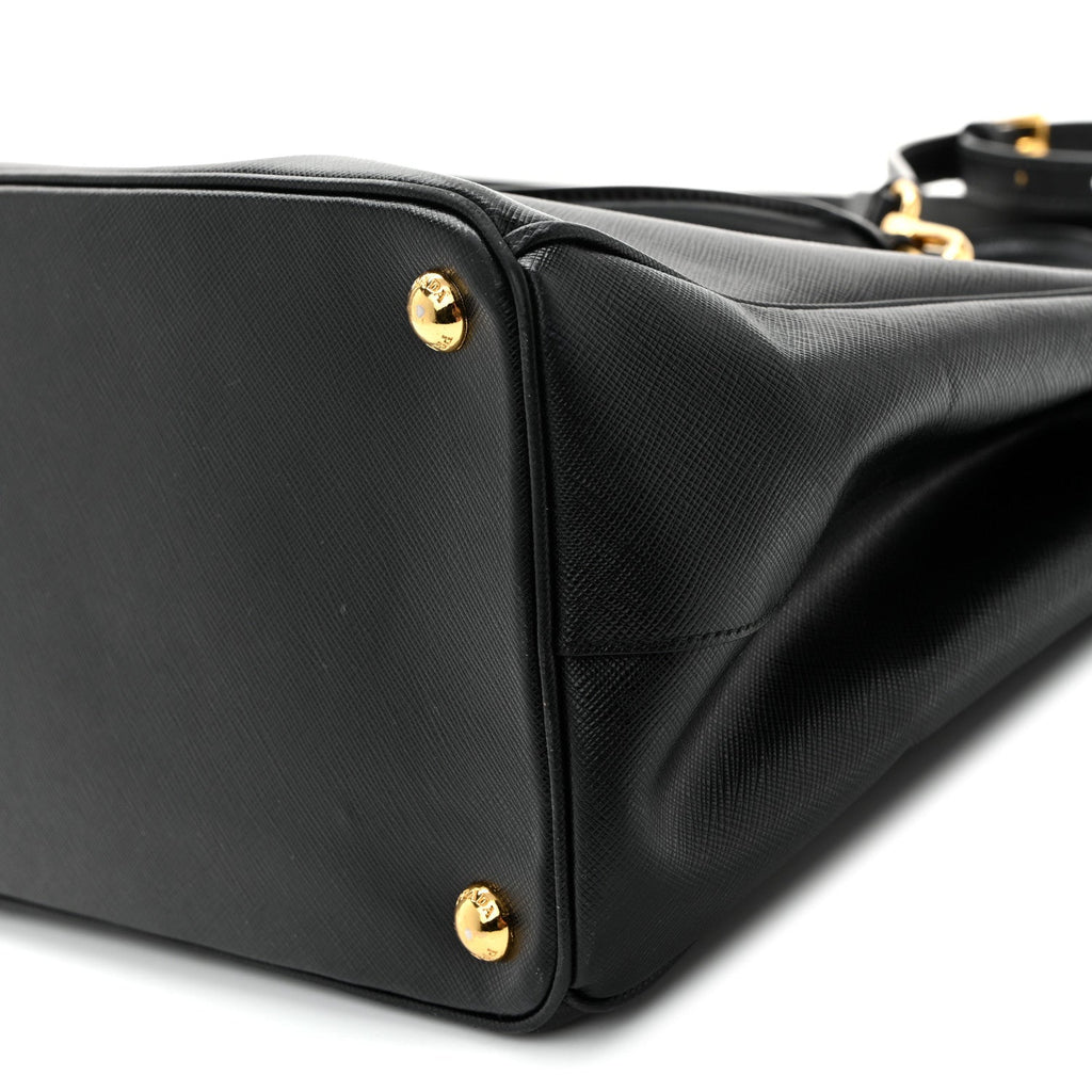 Saffiano Medium Galleria Double Zip Tote Black