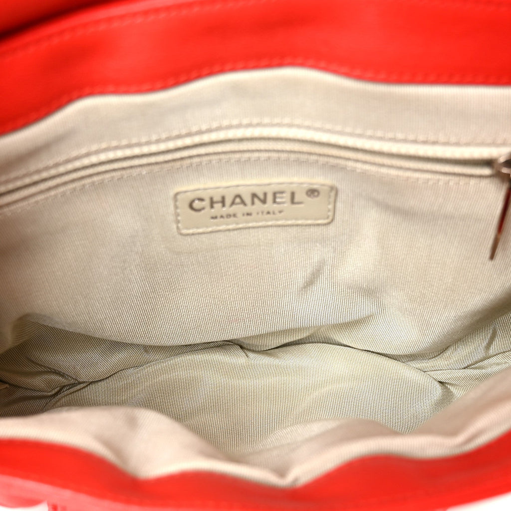 Washed Lambskin Quilted Medium Chain Around Messenger Red
