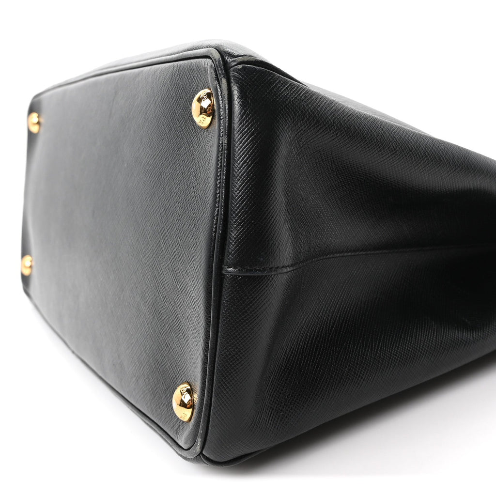 Saffiano Medium Galleria Double Zip Tote Black