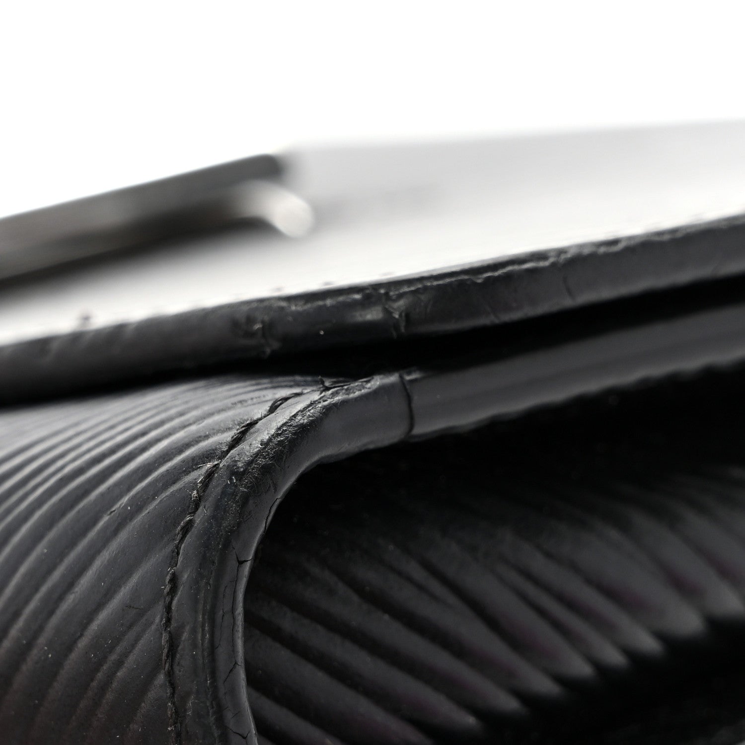 Epi Twist Chain Wallet Black