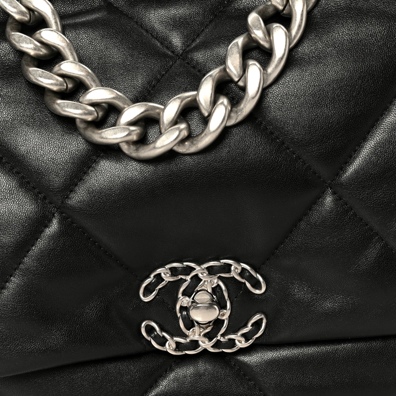 Lambskin Quilted Maxi Chanel 19 Flap Black