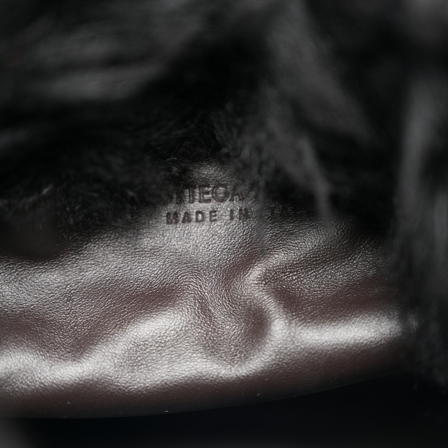 Shearling Lambskin The Pouch Chain Black