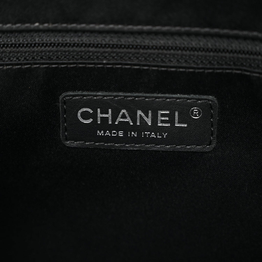 Caviar Quilted XL Grand Shopping Tote GST Black
