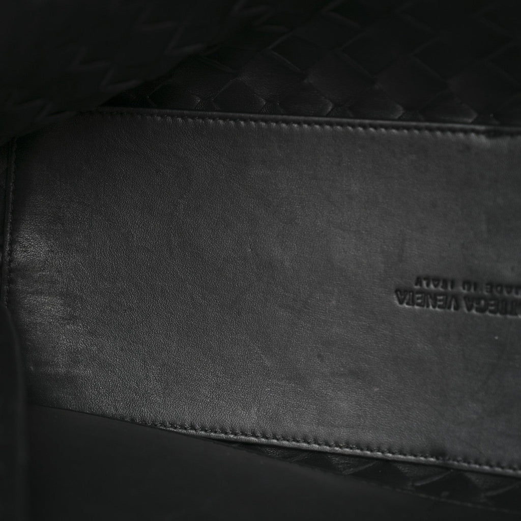 Nappa Intrecciato Medium Andiamo Shoulder Bag Black