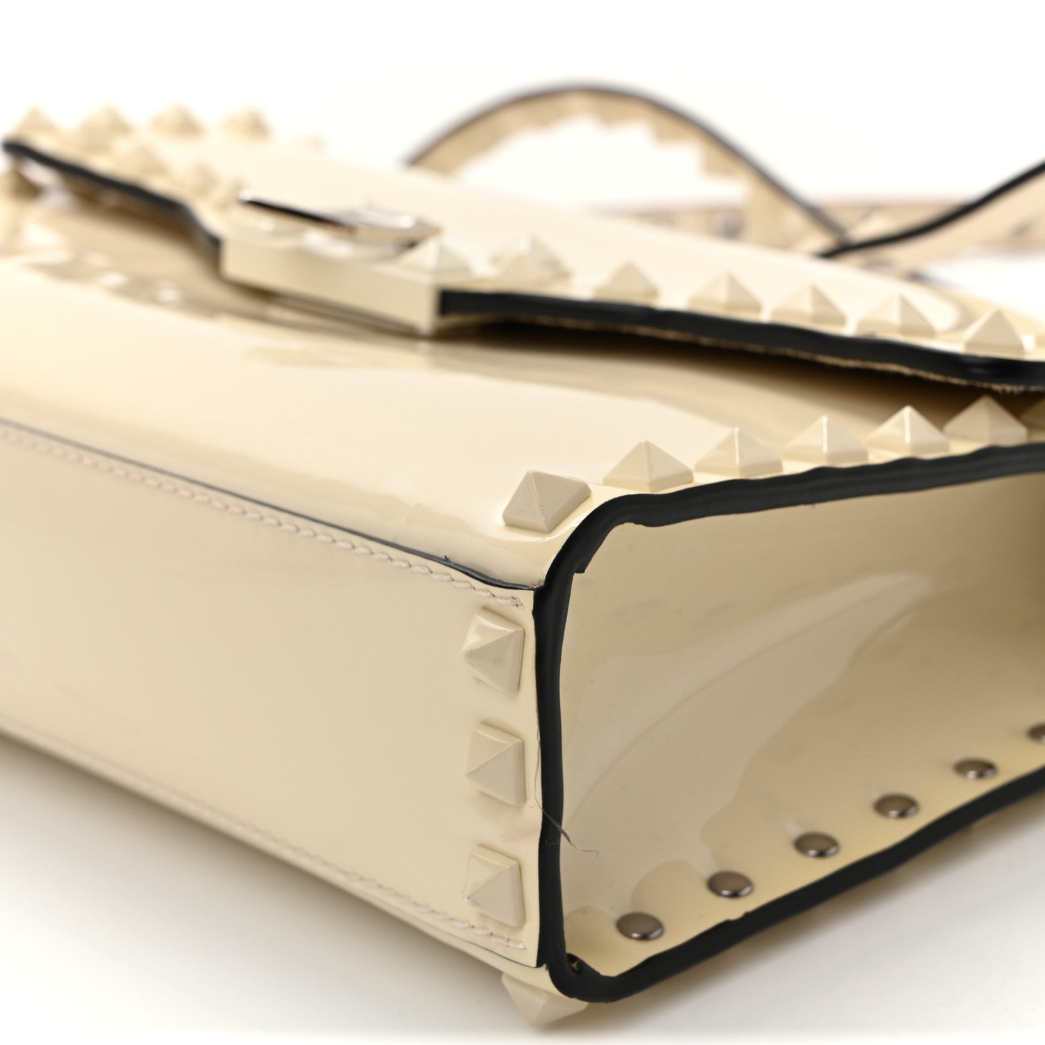 Patent Monochrome Medium Rockstud Flip Lock Crossbody Bag Light Ivory