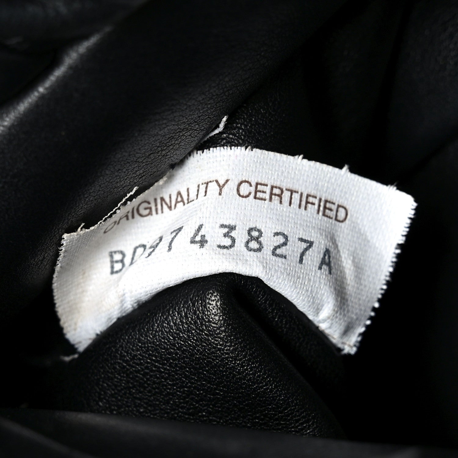 Calfskin The Pouch Chain Black