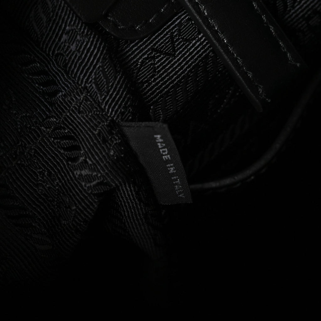 X JAMES JEAN Vitello DNA Flat Messenger Bag Black
