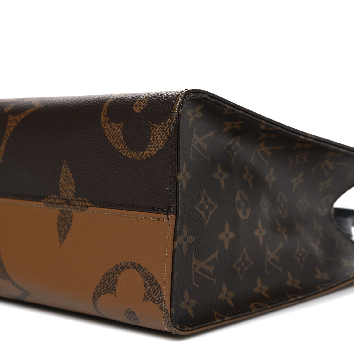 Reverse Monogram Giant Onthego MM