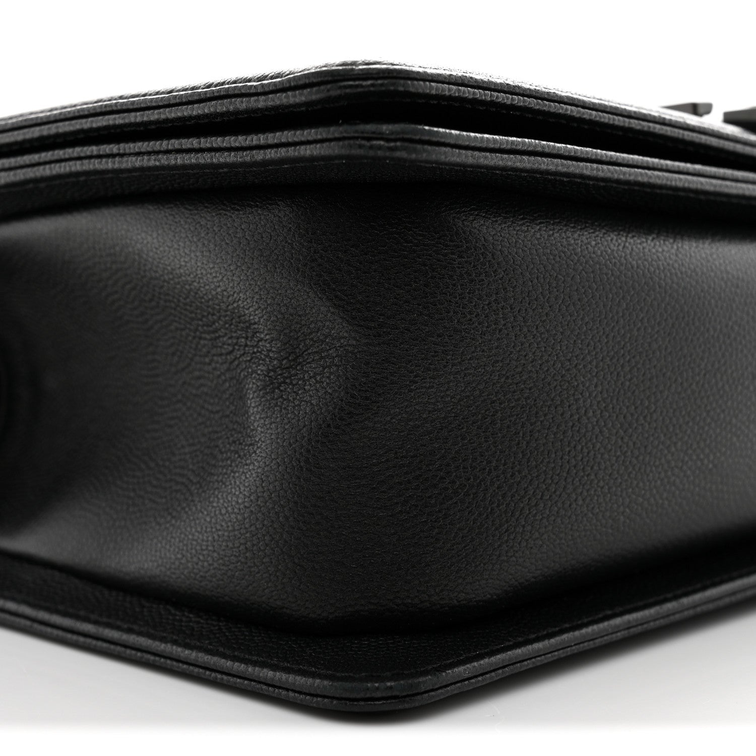 Caviar Quilted Medium Boy Flap So Black