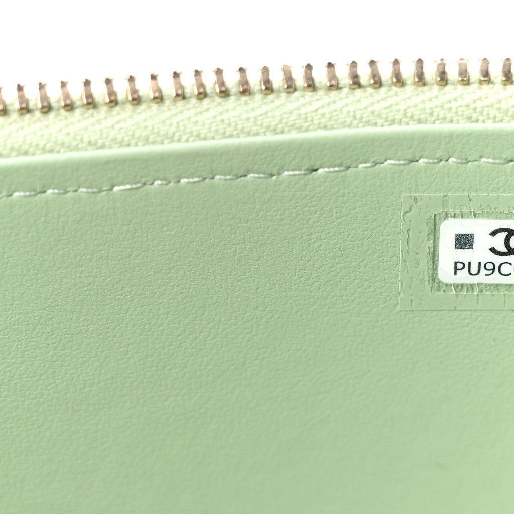 Caviar Quilted Small Vanity Case With Chain Light Green