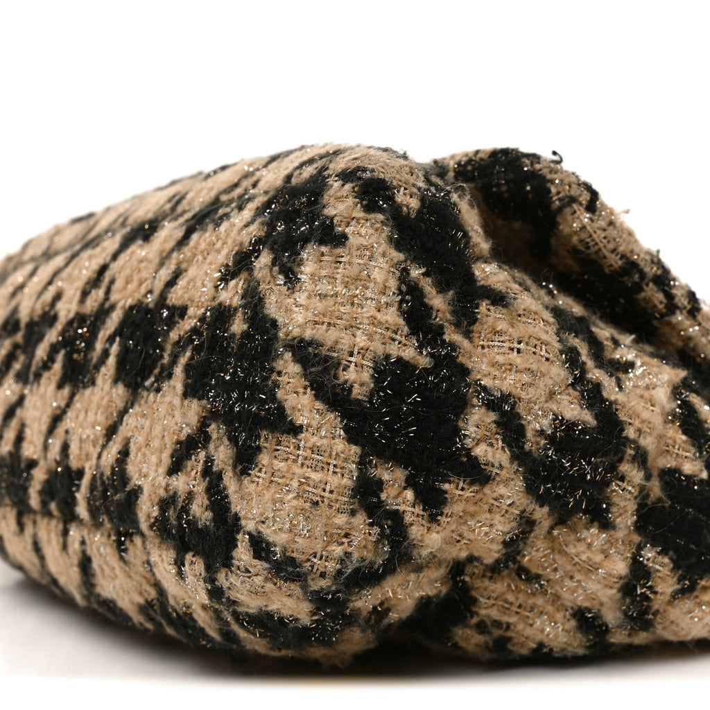 Tweed Maxi Chanel 19 Flap Beige Black