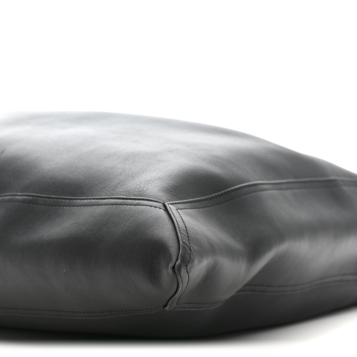Silky Calfskin Large Hop Black