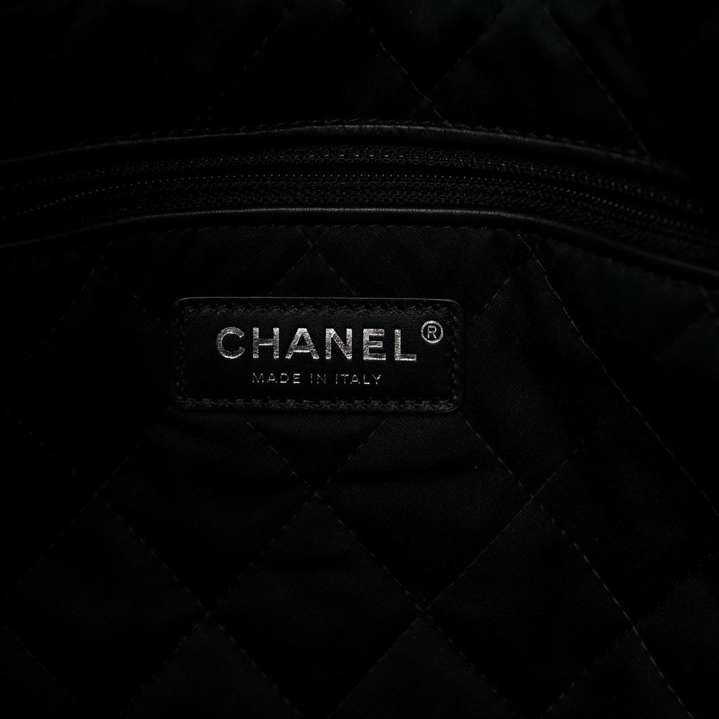 Shiny Calfskin Quilted Chanel 22 Black