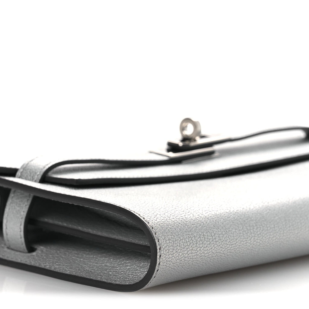 Metallic Chevre Chamkilight Kelly Wallet To Go Argent