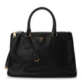 Saffiano Medium Galleria Double Zip Tote Black