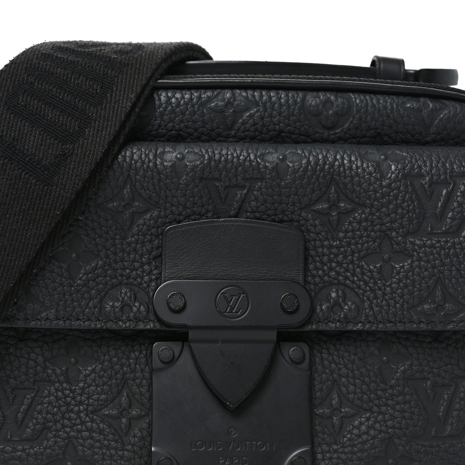 Taurillon Monogram S Lock Messenger Black