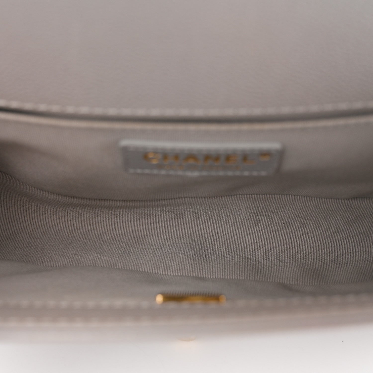 Caviar Quilted Chain Around Medium Boy Flap Grey