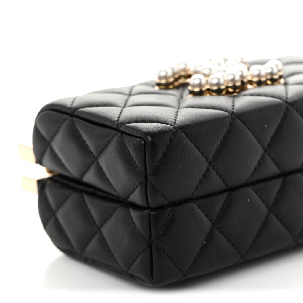 Lambskin Quilted Pearl CC Vanity Case Black