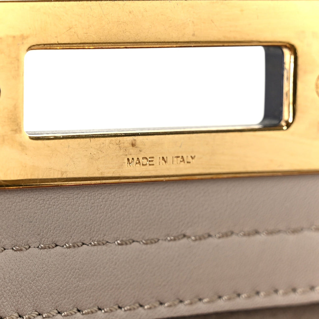 Vitello Seta Shiny Nappa Medium Peekaboo Iconic Satchel Grigio Polvere Magenta
