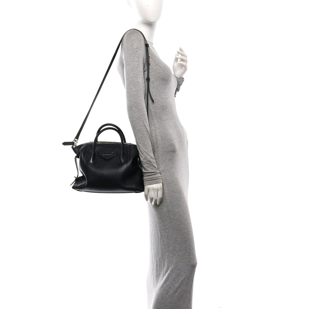 Smooth Calfskin Small Soft Antigona Black