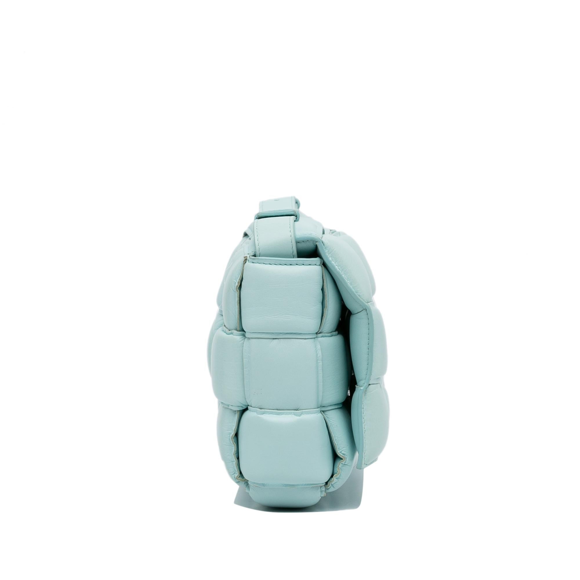 Bottega Veneta Calfskin Intrecciato Padded Cassette Crossbody (SHG-uVjoBL)