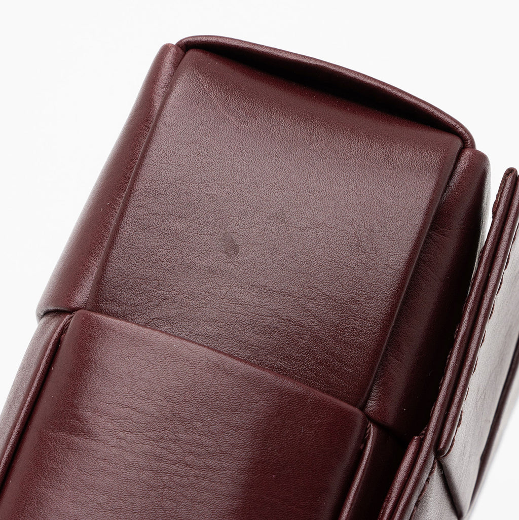 Bottega Veneta Distressed Calfskin Cassette Small Crossbody Bag (SHF-K6GzFo)