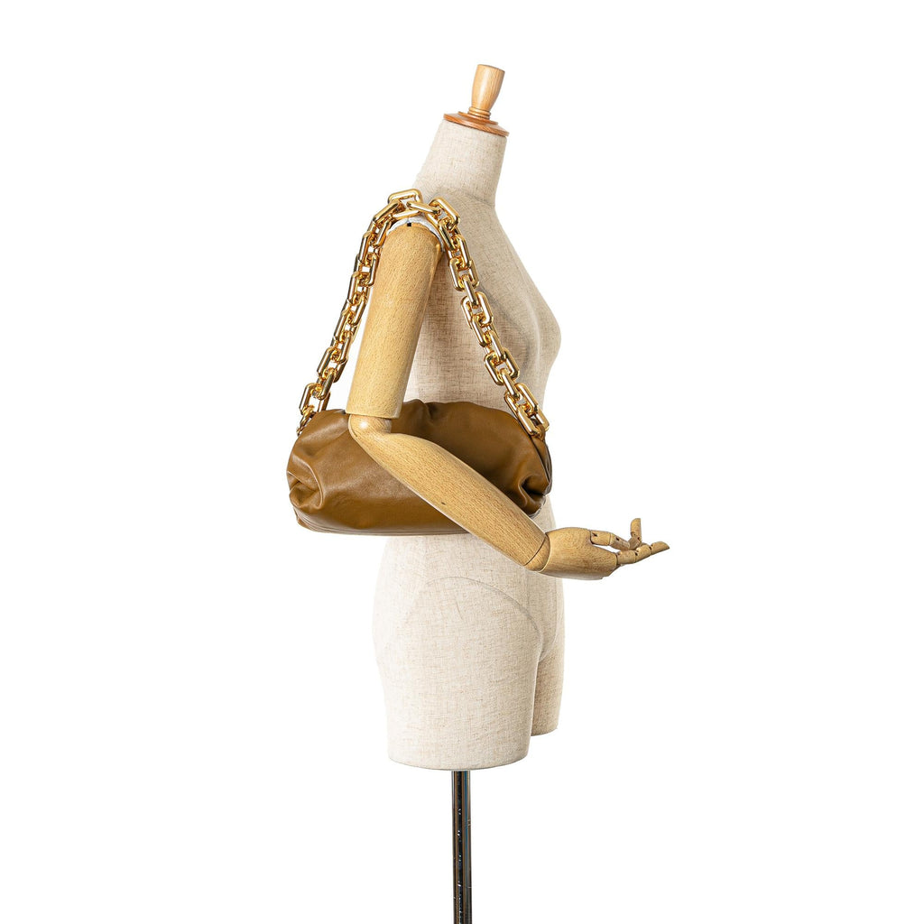 Bottega Veneta Lambskin Chain Pouch (SHG-qDCyej)