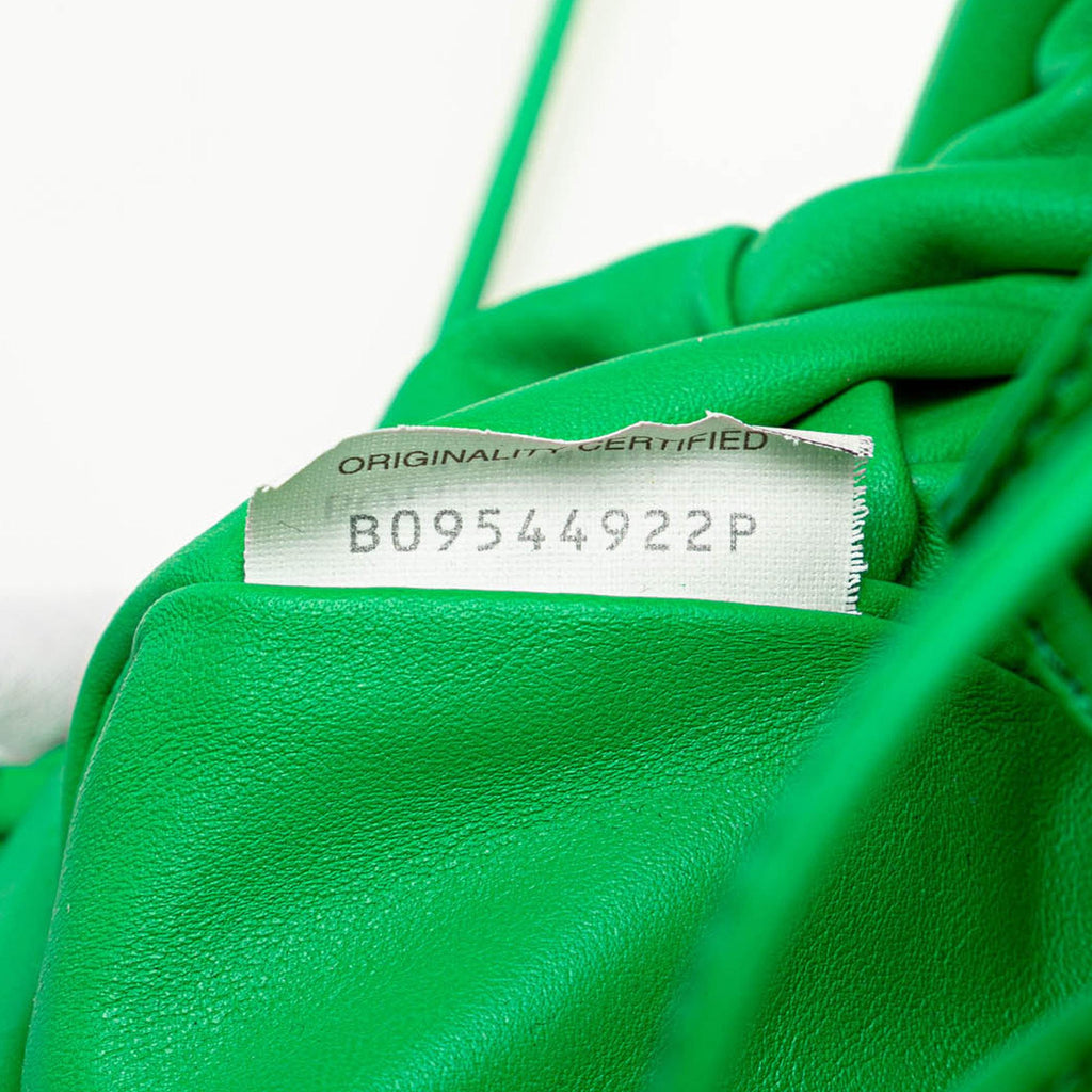 Bottega Veneta Lambskin The Mini Pouch (SHG-QJXfuU)
