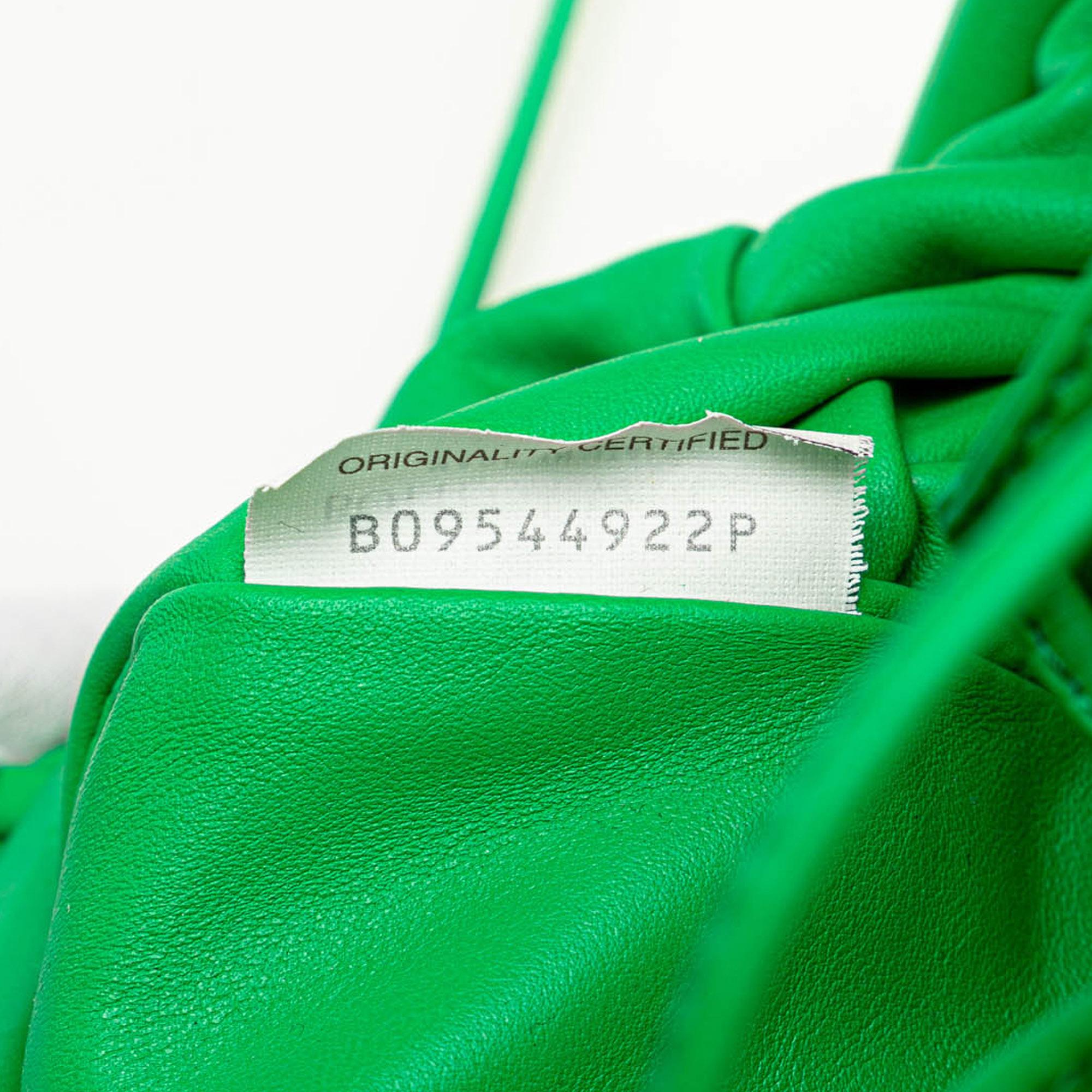 Bottega Veneta Lambskin The Mini Pouch (SHG-QJXfuU)