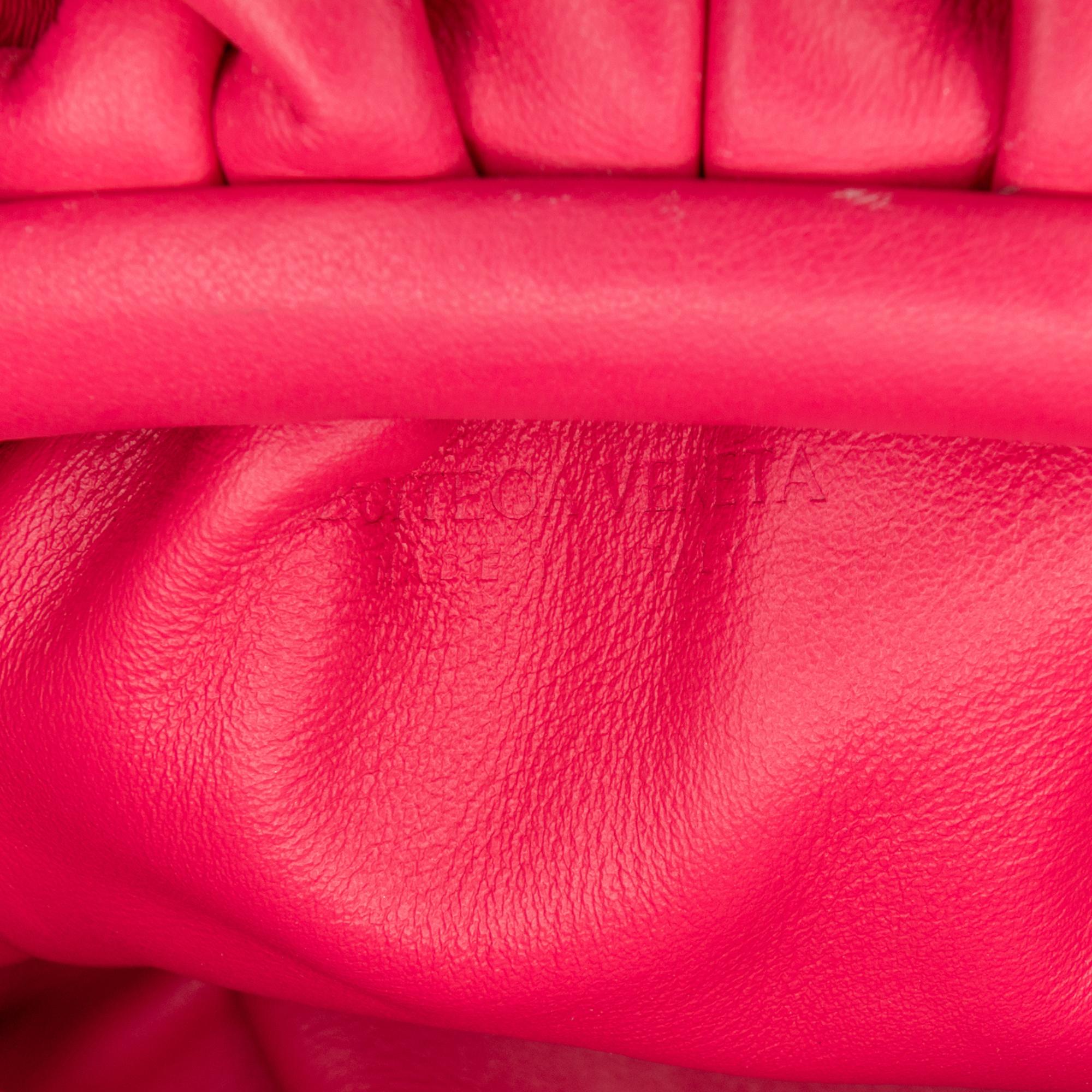Bottega Veneta Lambskin The Mini Pouch (SHG-DPdZkW)