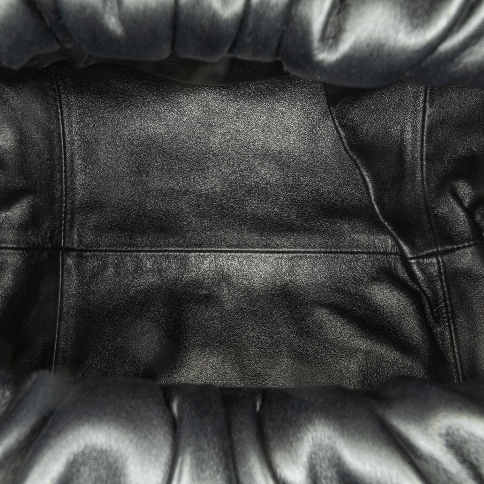 Bottega Veneta Lambskin The Shoulder Pouch (SHG-J0ldgd)