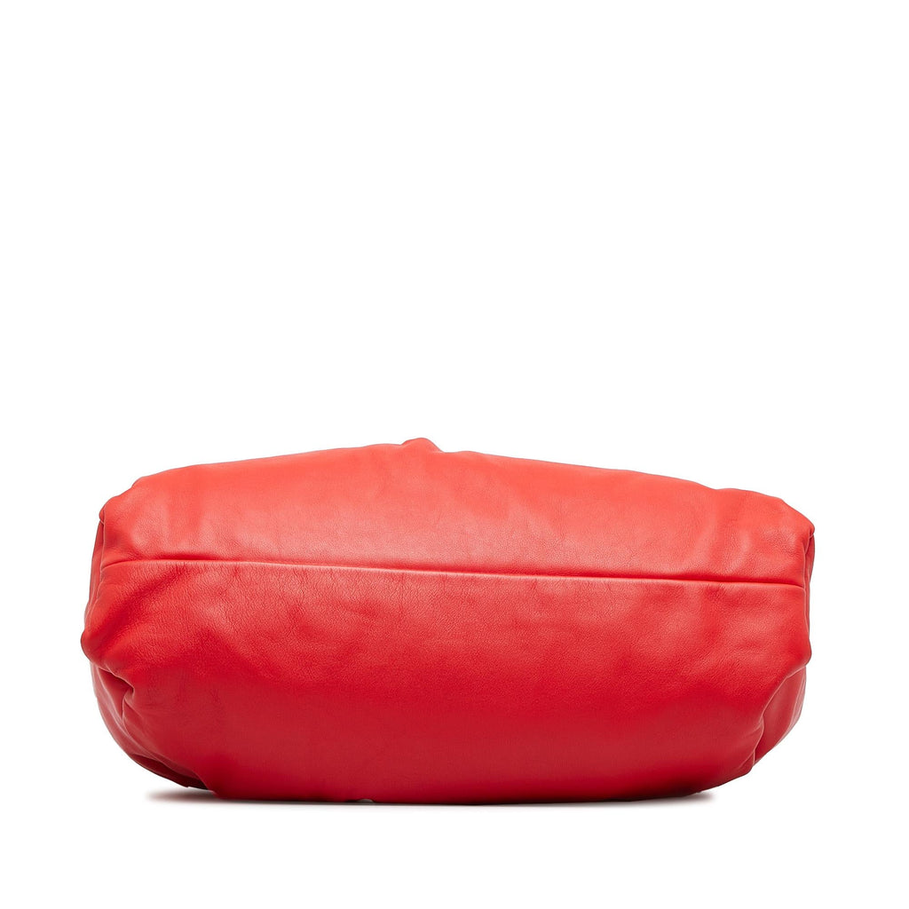 Bottega Veneta Lambskin The Shoulder Pouch (SHG-M6VsQ5)