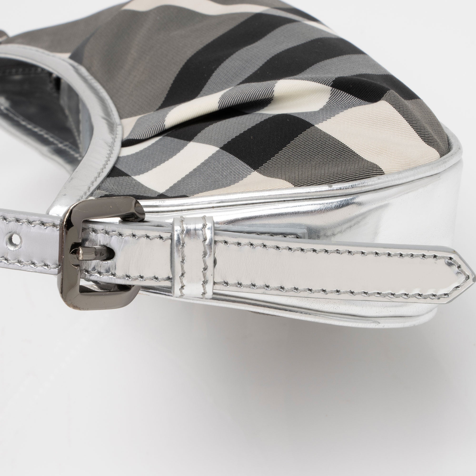 Burberry Beat Check Small Shoulder Bag (SHF-jOlsCX)