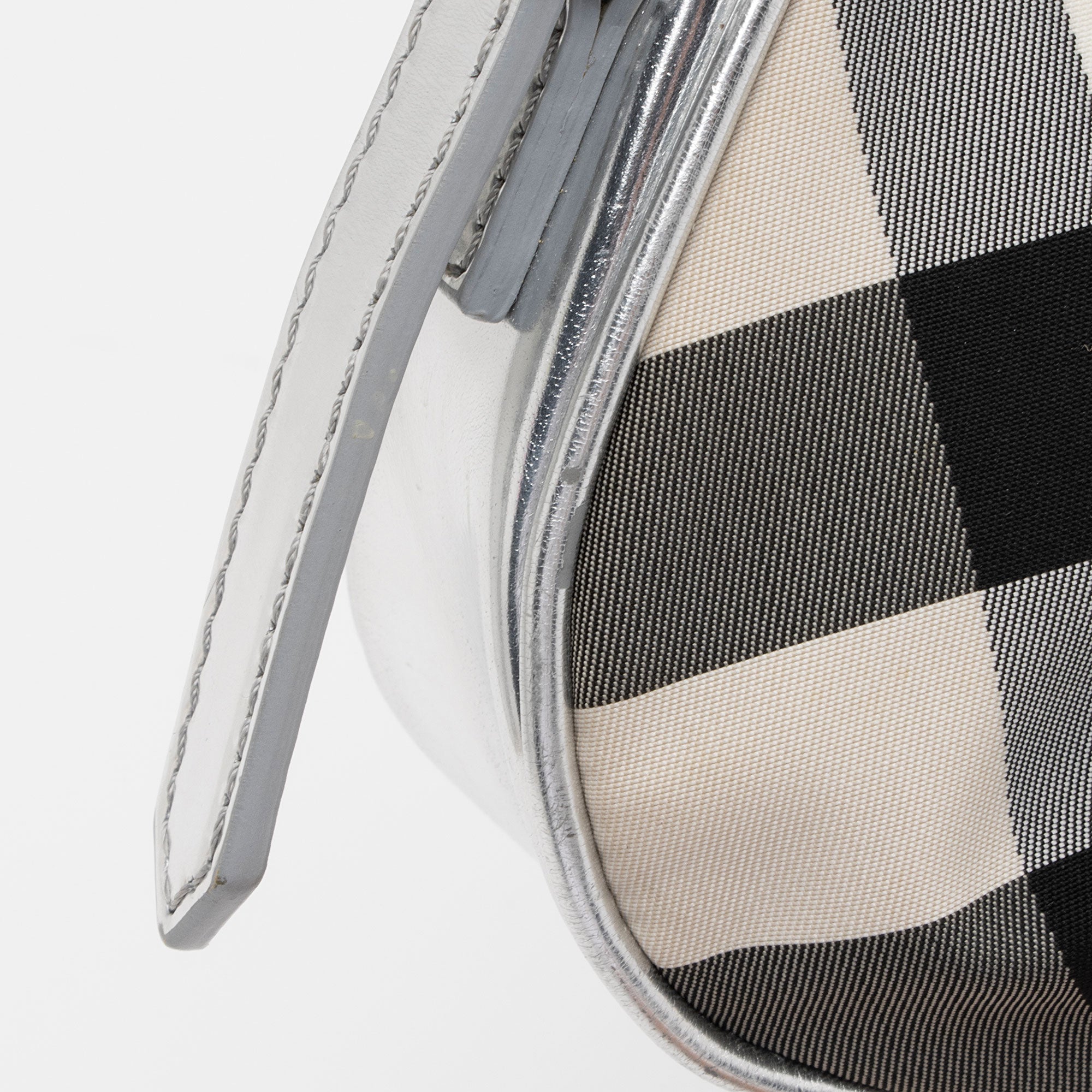 Burberry Beat Check Small Shoulder Bag (SHF-jOlsCX)