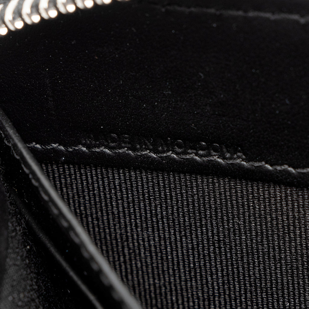 Burberry Calfskin Embossed Logo Elmore Zip Around Wallet (SHF-s1Fg80)