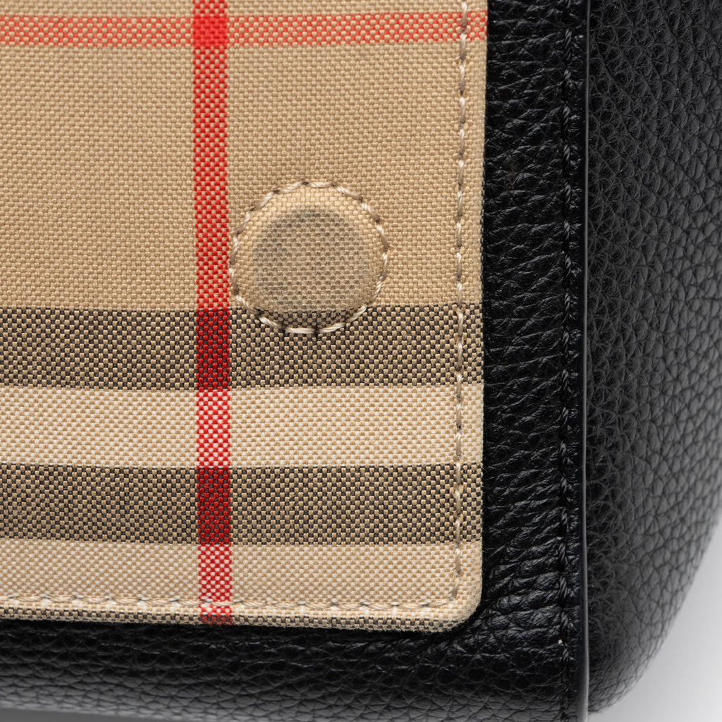 Burberry Calfskin Vintage Check Note Bag (SHF-ERRlYF)