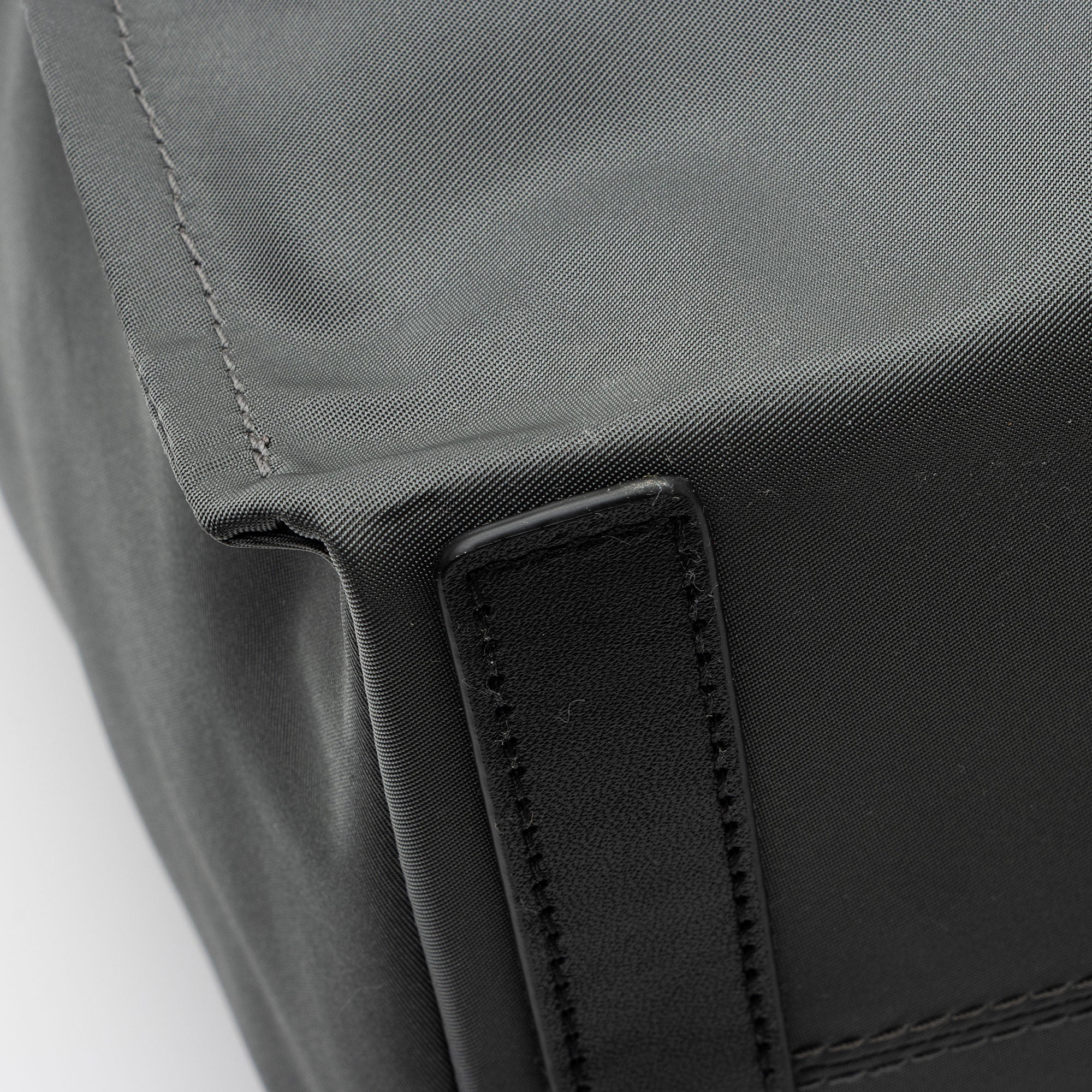 Burberry Econyl Trench Tote (SHF-oiSxTb)