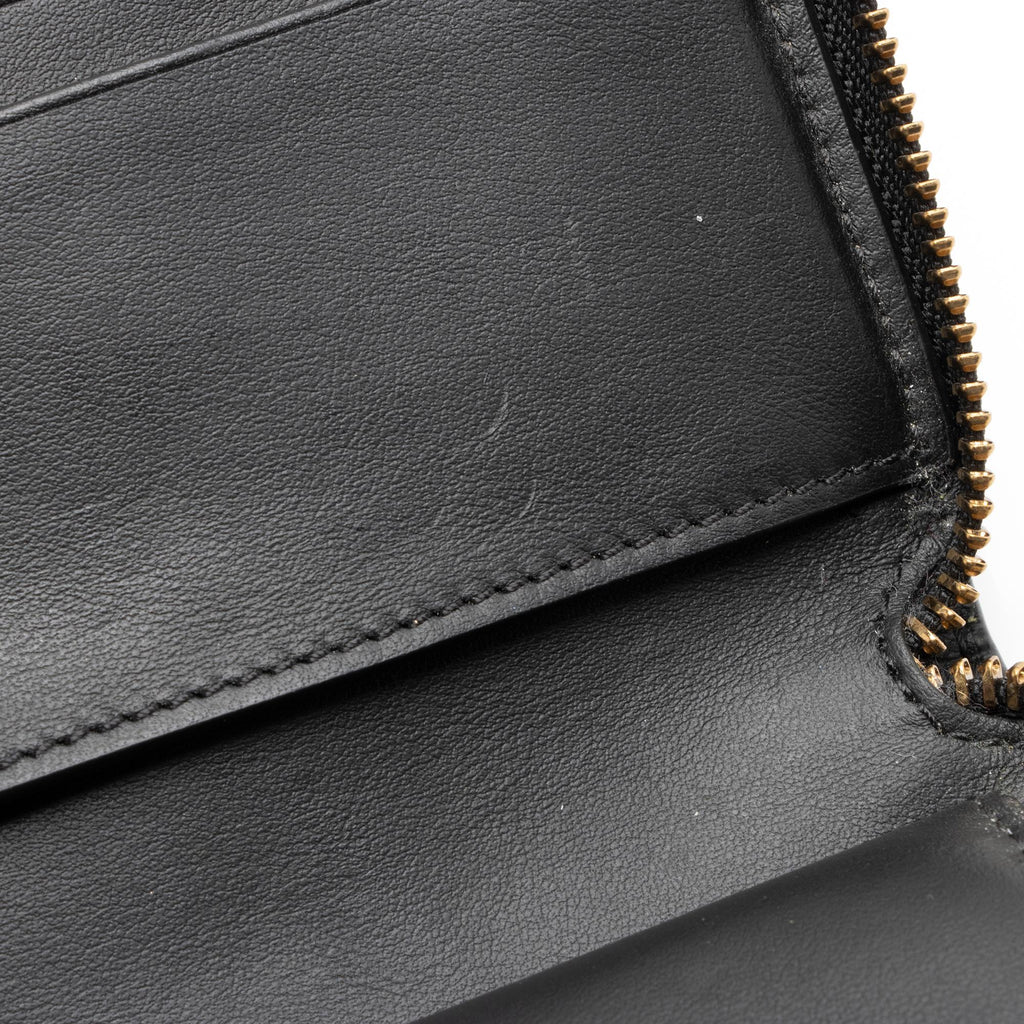 Burberry Grainy Calfskin Embossed Logo Zip Around Wallet (SHF-cYIxLz)