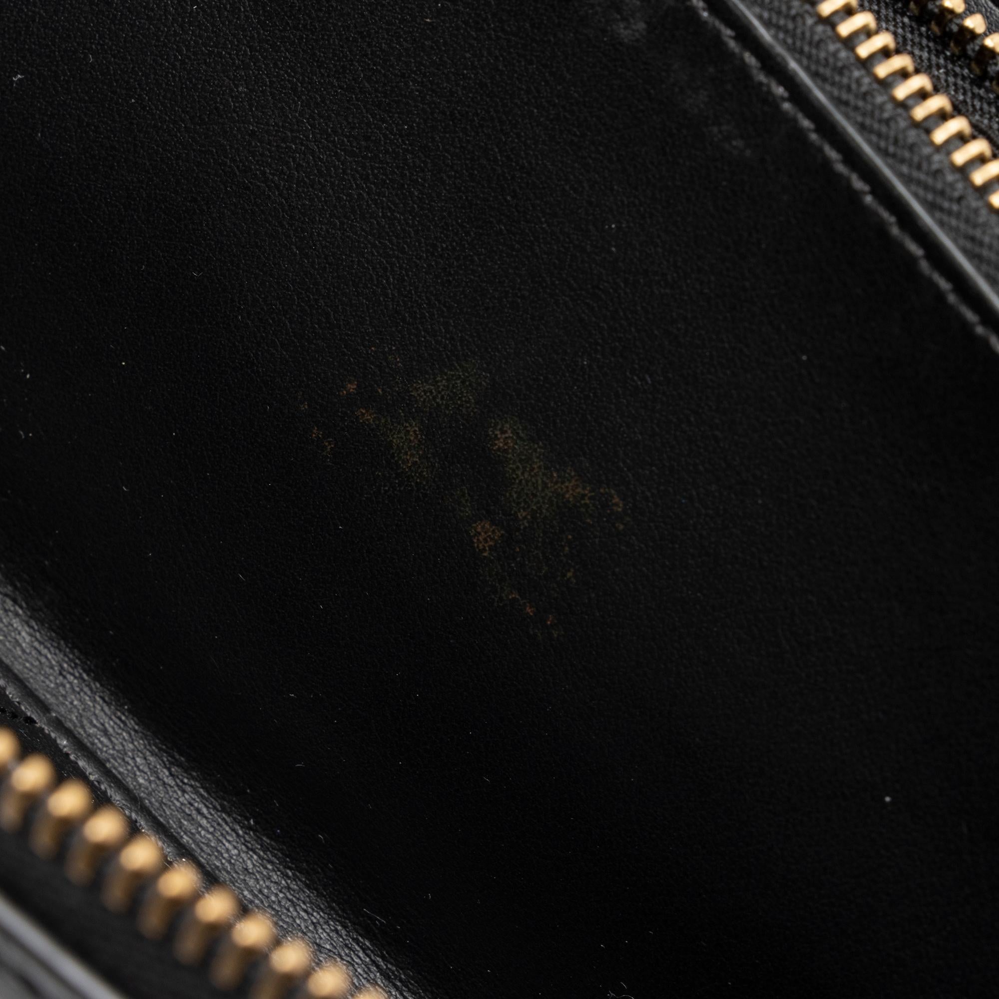 Burberry Grainy Calfskin Embossed Logo Zip Around Wallet (SHF-cYIxLz)