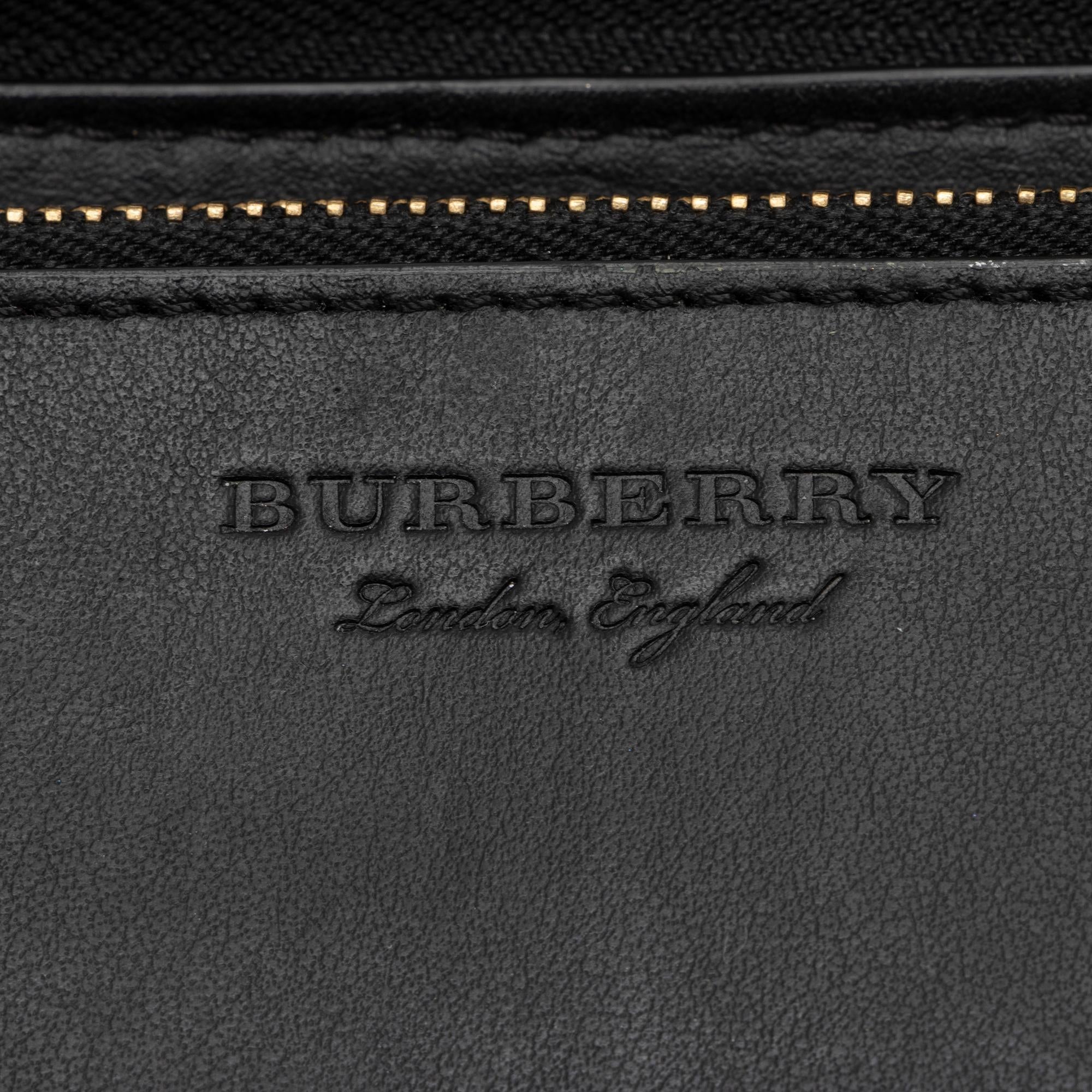 Burberry Grainy Calfskin Embossed Logo Zip Around Wallet (SHF-cYIxLz)