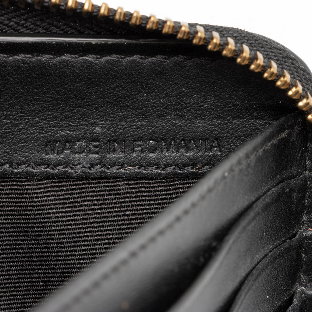 Burberry Grainy Calfskin Embossed Logo Zip Around Wallet (SHF-cYIxLz)