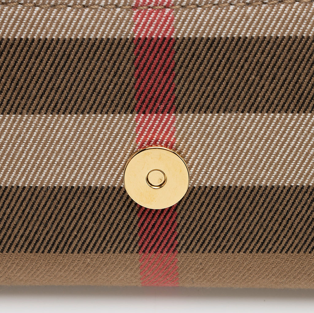 Burberry House Check Henley Chain Wallet (SHF-8PkzNG)