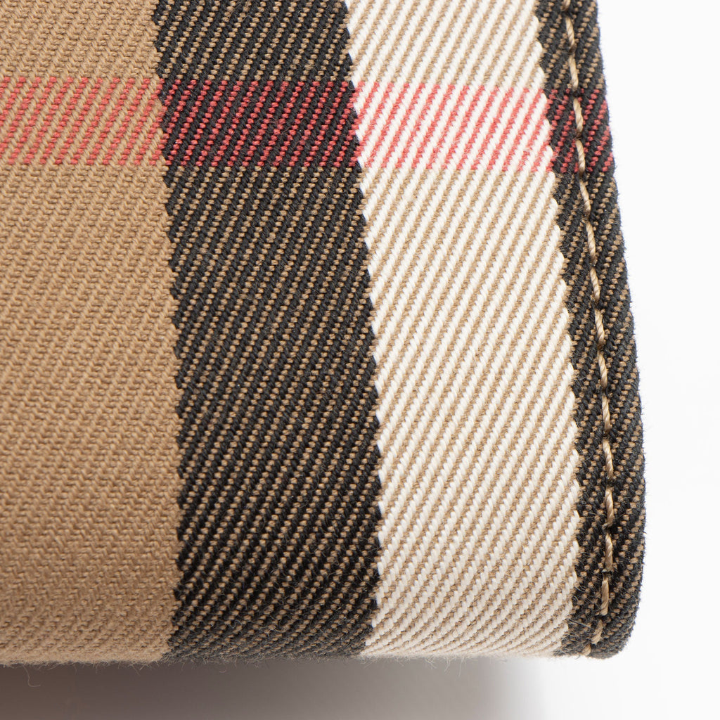 Burberry House Check Henley Chain Wallet (SHF-s1Vb4C)