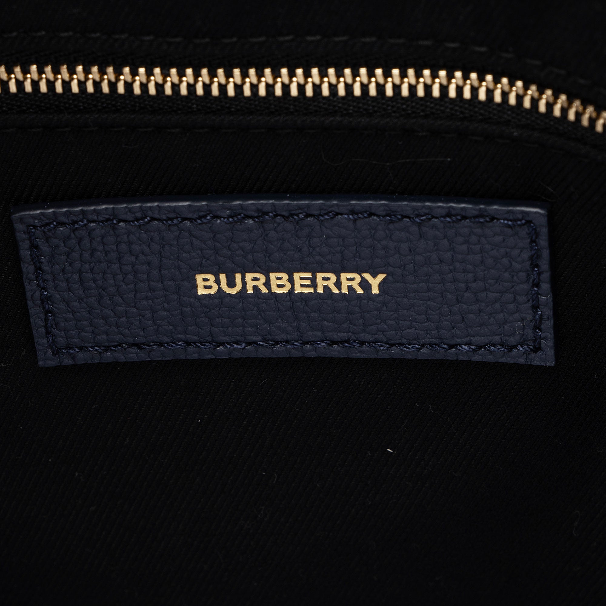 Burberry House Check Leather Banner Medium Tote (SHF-vVShxX)