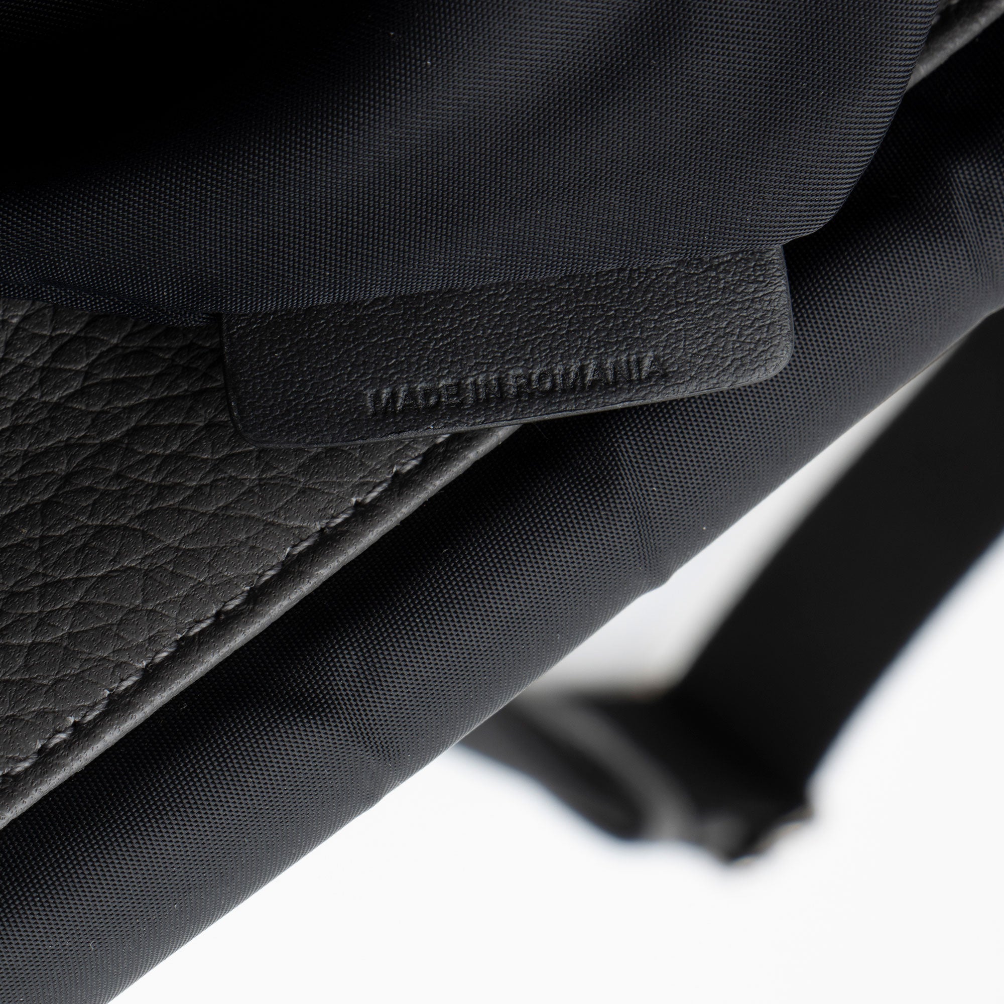 Burberry Leather Bruno Messenger (SHF-o1cptH)