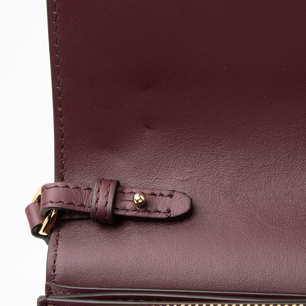 Burberry Leather Hazelmere Wallet on Strap (SHF-Xd3EZ4)