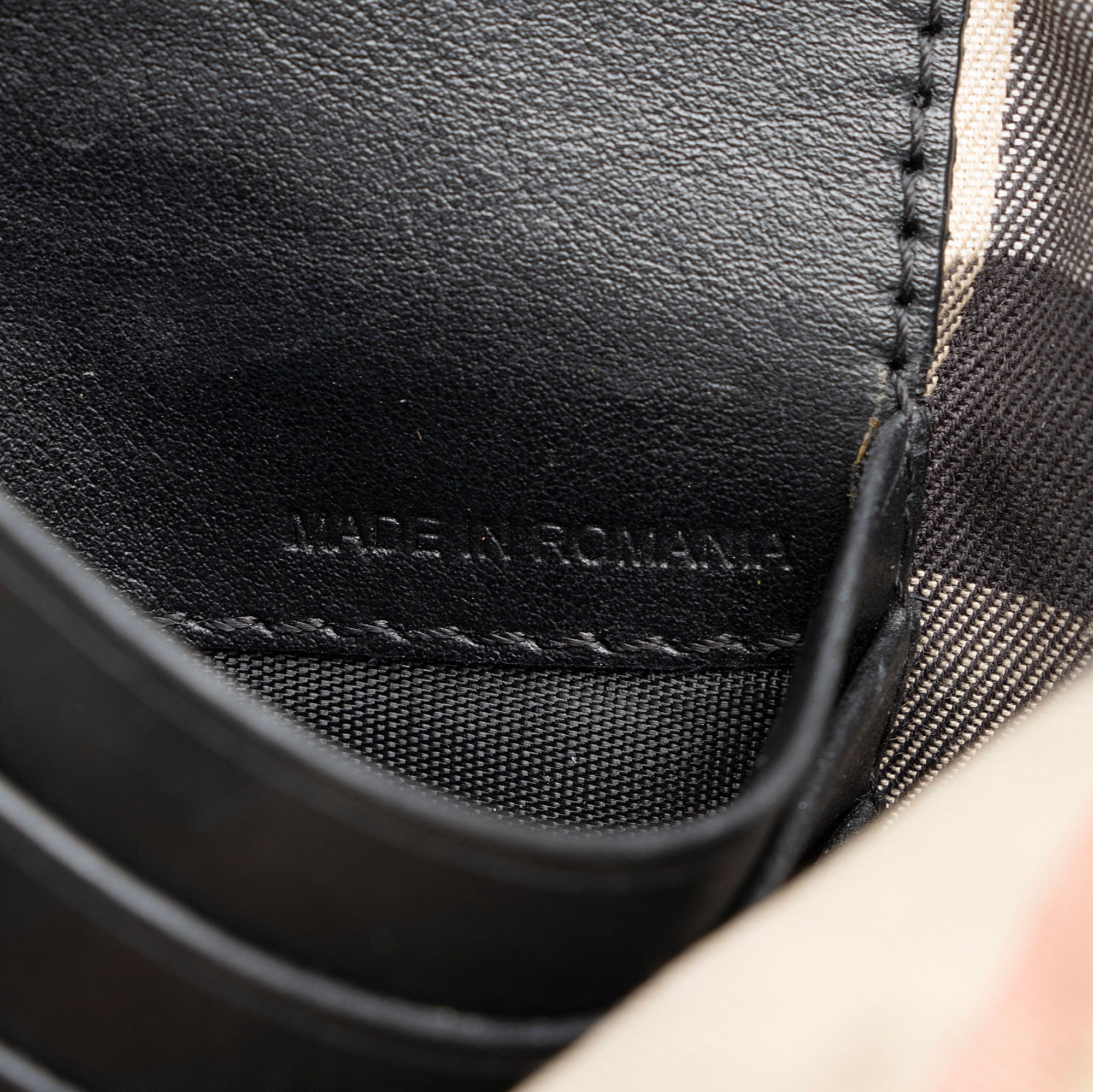 Burberry Leather Peyton Crossbody (SHF-8xhIfL)