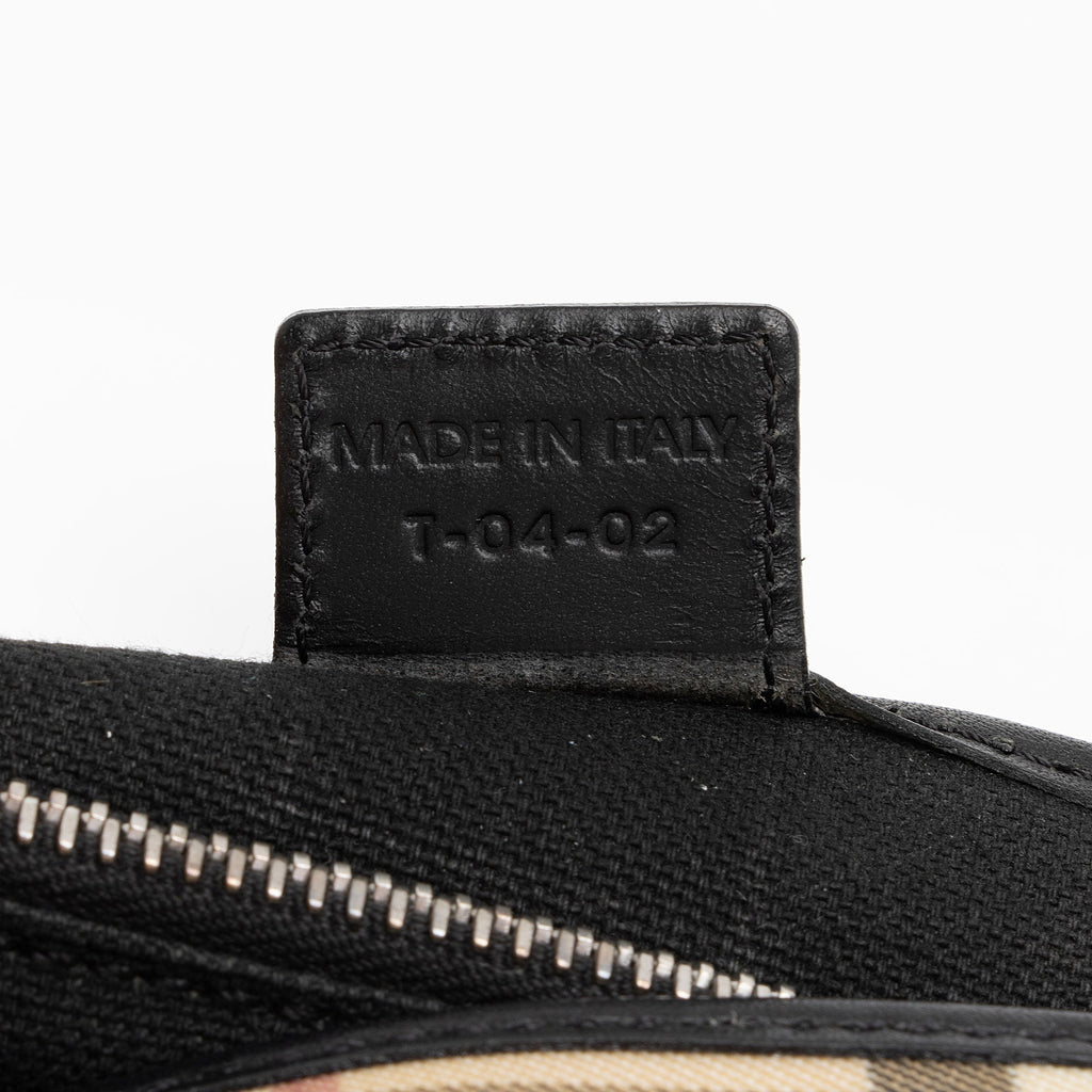 Burberry Nova Check Baguette Shoulder Bag (SHF-OeZL9i)