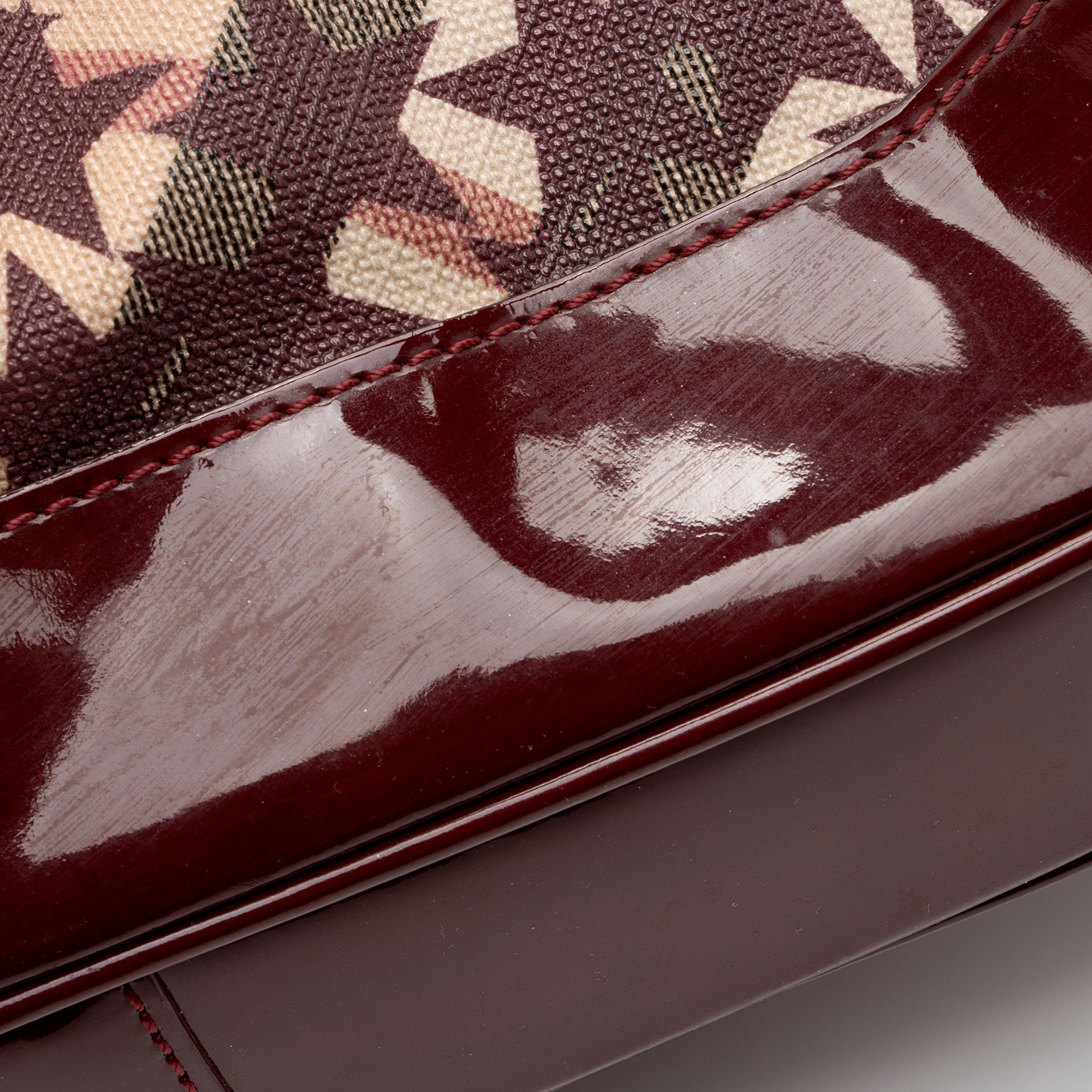 Burberry Nova Check Stars Small Hernville Hobo (SHF-6BOcX1)